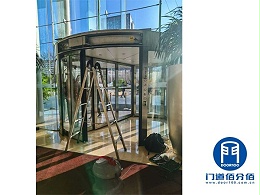 酒店門面煥新術之旋轉門保養工作紀實